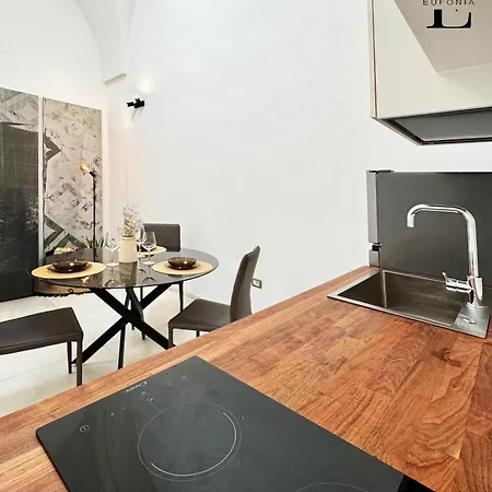 לינה וארוחת בוקר Eufonia Sweet לצ'ה