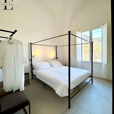 לינה וארוחת בוקר Eufonia Sweet 3*